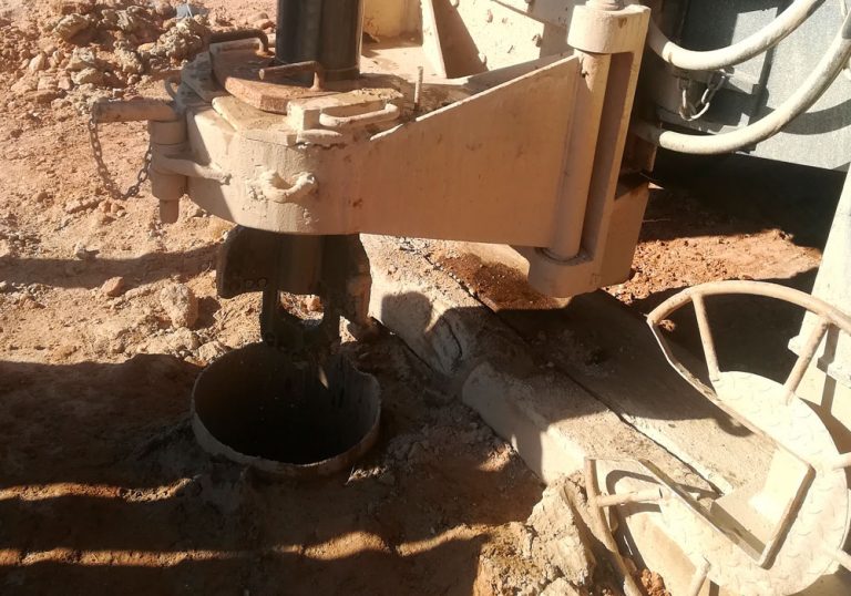 torre de sondeo trabajando