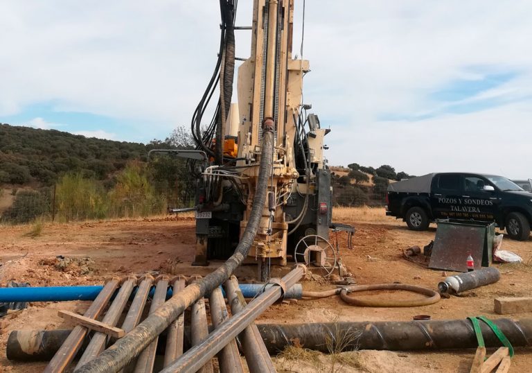 torre de sondeo trabajando